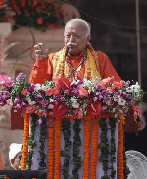 श्री राम मंदिर में धर्म ध्वजारोहन के बाद राम मंदिर का दृश्य