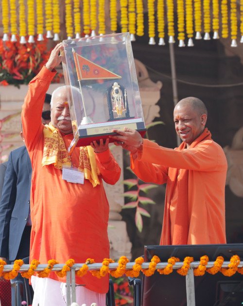 श्री राम मंदिर में धर्म ध्वजारोहन के बाद राम मंदिर का दृश्य