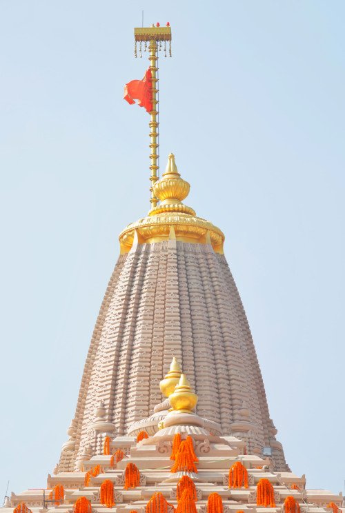 श्री राम मंदिर में धर्म ध्वजारोहन के बाद राम मंदिर का दृश्य