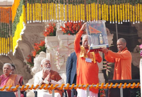 श्री राम मंदिर में धर्म ध्वजारोहन के बाद राम मंदिर का दृश्य