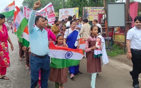 बच्चों ने निकाली तिरंगा यात्रा, जय हिंद का गूंजा जयघोष