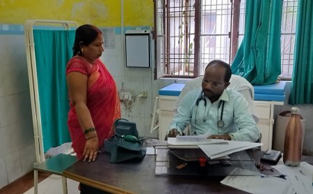 कुमारगंज अस्पताल में डॉक्टर की योग्यता पर सवाल, अस्पताल में मचा हड़कंप