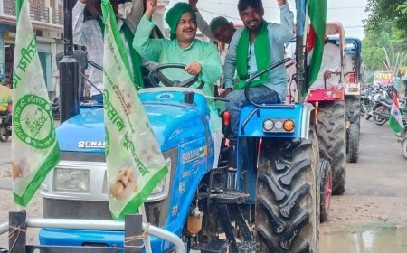 संयुक्त किसान मोर्चा ने ट्रैक्टर तिरंगा यात्रा निकाल सौंपा ज्ञापन