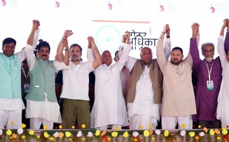 यह तो संविधान  बचाने की लड़ाई है, वोट अधिकार यात्रा  में शामिल होने बिहार पहुंचे राहुल गांधी