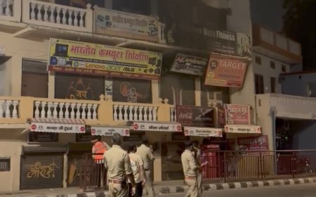 रामपथ पर रेफ्रिजरेटर की दुकान में आग, फायरब्रिगेड ने समय रहते पाया काबू