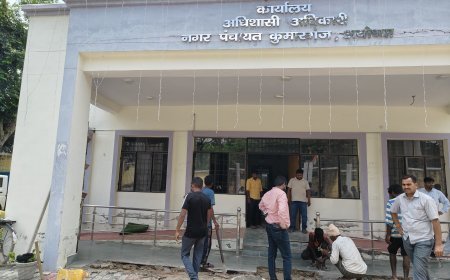 अयोध्या : नगर पंचायत कुमारगंज के नए भवन में दरारें, निर्माण गुणवत्ता पर सवाल