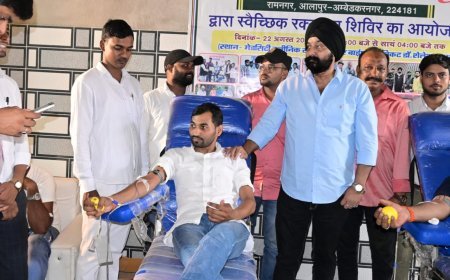 अम्बेडकर नगर :  नव्या ग्रीन फाउंडेशन ने मेडसिटी क्लीनिक रामनगर में लगाया स्वैच्छिक रक्तदान शिविर कैम्प