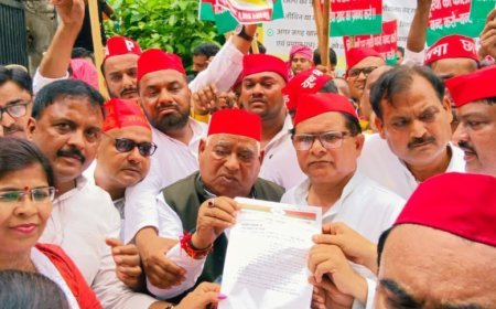 अयोध्या में यूरिया खाद की किल्लत को लेकर सपा का विरोध प्रदर्शन, सांसद अवधेश प्रसाद ने दी चेतावनी