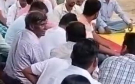 अम्बेडकर नगर: लिपिक पर भ्रष्टाचार और दुर्व्यवहार के आरोप, सिंचाई विभाग कर्मचारियों का अनिश्चितकालीन धरना शुरू