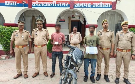 अयोध्या पुलिस ने चेन स्नेचिंग के दो अभियुक्तों को किया गिरफ्तार, चोरी की मोटरसाइकिल और तमंचा बरामद