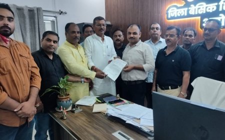 अयोध्या: संगठन विशेष के कार्यक्रम को लेकर जारी आदेश का विरोध, बीएसए को ज्ञापन