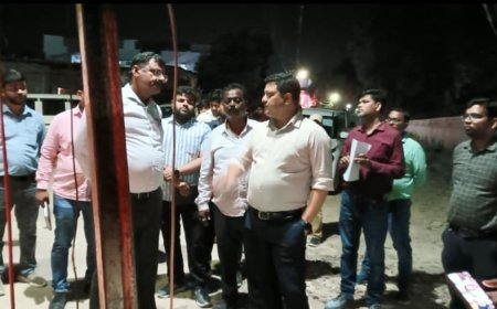 अयोध्या: डीएम ने रात को परखा चौदह और पंचकोसी परिक्रमा मार्ग, विभागों की चूड़ी कसी