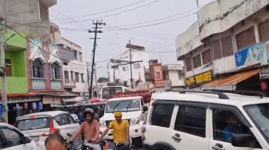 Parking व्यवस्था ठप, जाम में फंसा शहर, शहजादपुर, अकबरपुर व बस स्टेशन क्षेत्र में राहगीरों की मुश्किलें चरम पर