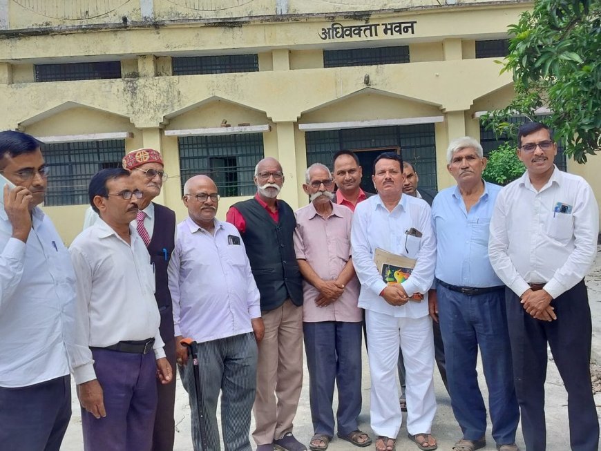 अयोध्या : बार एसोसिएशन की आपात बैठकः SDM न्यायिक और पेशकार के खिलाफ अधिवक्ताओं ने खोला मोर्चा, प्राइवेट मुंशियों को हटाने की मांग।