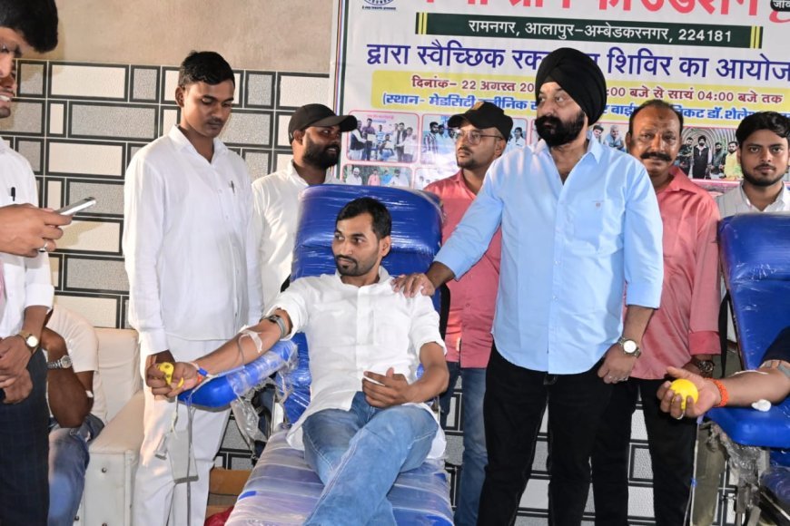 अम्बेडकर नगर :  नव्या ग्रीन फाउंडेशन ने मेडसिटी क्लीनिक रामनगर में लगाया स्वैच्छिक रक्तदान शिविर कैम्प