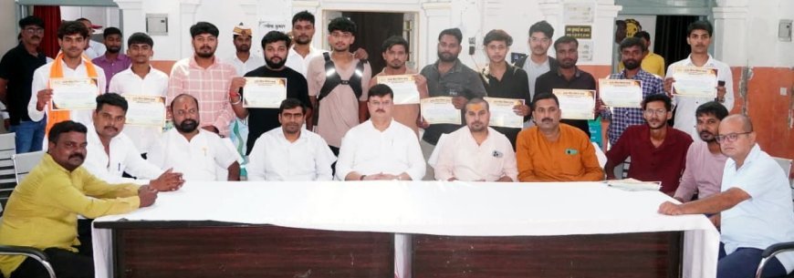 तिरंगा यात्रा में उत्कृष्ट प्रदर्शन के लिए स्केटर्स और बाइकर्स सम्मानित