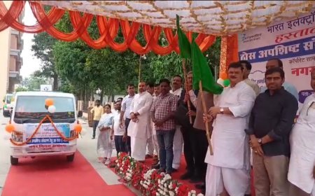 अयोध्या:  नगर निगम ने कूड़ा निस्तारण बेड़े में 20 और वाहन किए शामिल   महापौर ने हरी झंडी दिखा किया रवाना