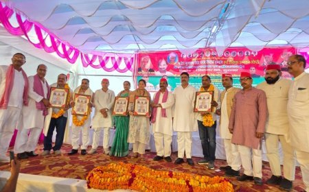 अयोध्या : मुलायम सिंह यादव शिक्षक सम्मान से नवाजे गए शिक्षक