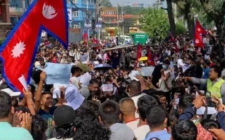 नेपाली संसद में घुसे प्रदर्शनकारी, पुलिस ने किया आंसू गैस और वाटर कैनन का इस्तेमाल