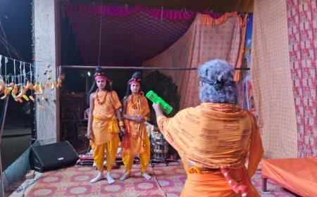 अम्बेडकर नगर: रामलीला में अशोक वाटिका में हनुमान-सीता का संवाद और लंका दहन , दर्शक हुए राममय