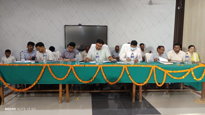 अम्बेडकर नगर: लापरवाह अधिकारियों पर होगी कार्यवाही, लंबित भुगतान जल्द निपटने का आदेश, जिला अधिकारी