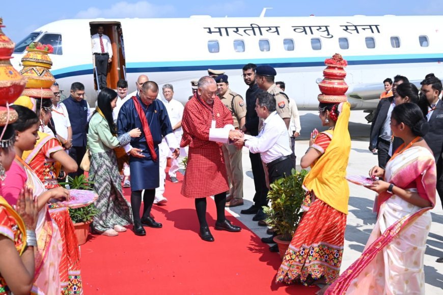 रेड कार्पेट पर हुआ भूटान के प्रधानमंत्री दाशों शेरिंग टोबगे का स्वागत