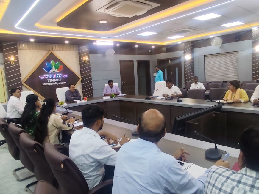 अयोध्या : मतदाता सूचियों को त्रुटिरहित बनाने को लेकर मुख्य निर्वाचन अधिकारी ने की बैठक