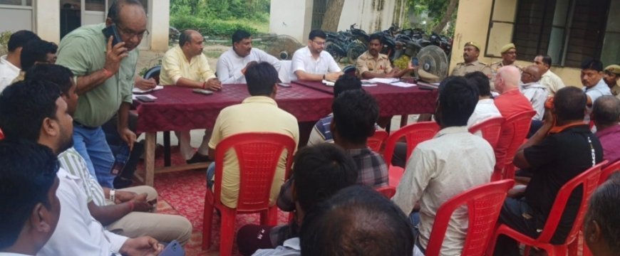 सुल्तानपुर : त्यौहारों के मद्देनजर एसडीएम ने की पूजा समितियों के साथ बैठक, दिया निर्देश