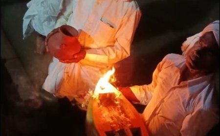 अयोध्या: माझी मझवार समाज की पारंपरिक त्रिदिवसीय उज्जैनी पूजा सम्पन्न, मां सरयू को 501 दीपों के साथ दी गई आहुति