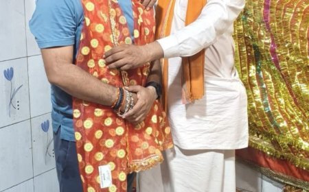 अयोध्या: एसडीएम विकास धर दुबे पहुंचे मां कामाख्या धाम, किया मां भगवती का दर्शन-पूजन, लिया आशिर्वाद