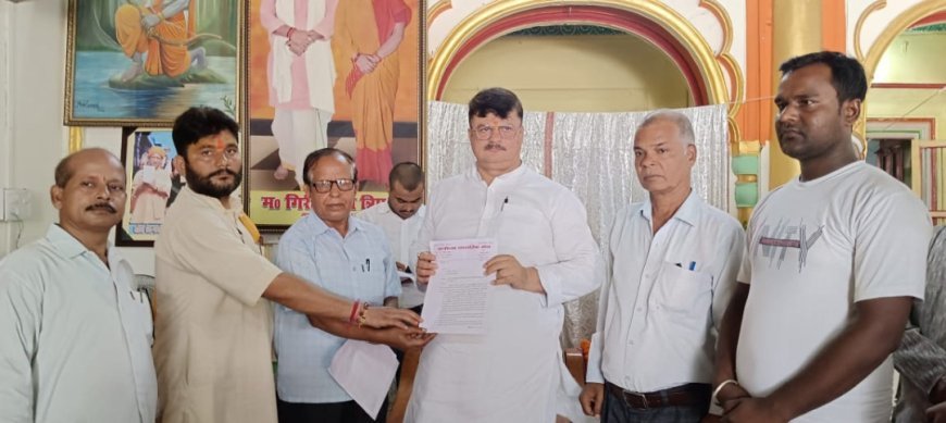 अयोध्या नागरिक मंच ने विभिन्न समस्याओं से सम्बन्धित 21 सूत्रीय ज्ञापन महापौर को सौंपा