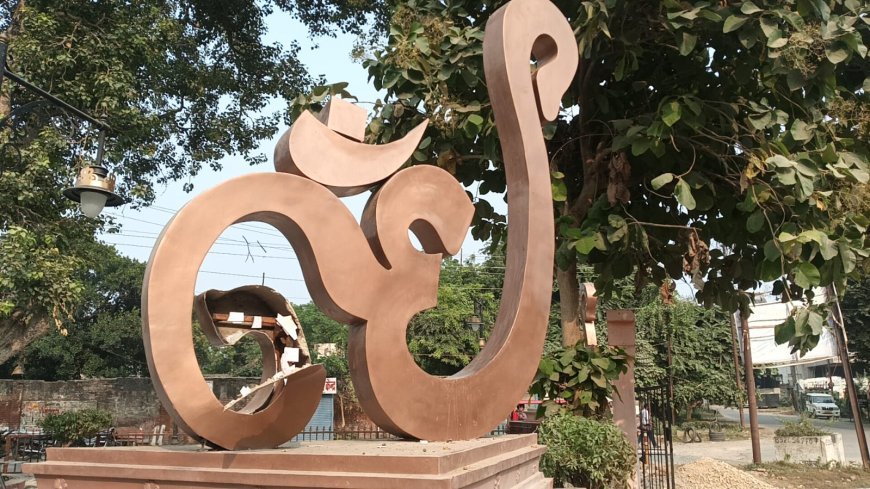 अयोध्या: ओम के नाम पर घोटाला उद्घाटन से पहले ही धूल फांकने लगा तिकोनिया पार्क का स्तंभ
