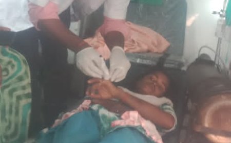 अम्बेडकर नगर : तेज रफ्तार मोटरसाइकिल सवार युवक बिजली पोल से टकराया, गंभीर अवस्था में 108 एम्बुलेंस ने पहुँचाया अस्पताल