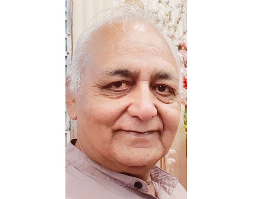 सबसे आगे निकलने की होड़ में श्रद्धांजलि का पात्र बना गोदी मीडिया: तनवीर जाफरी