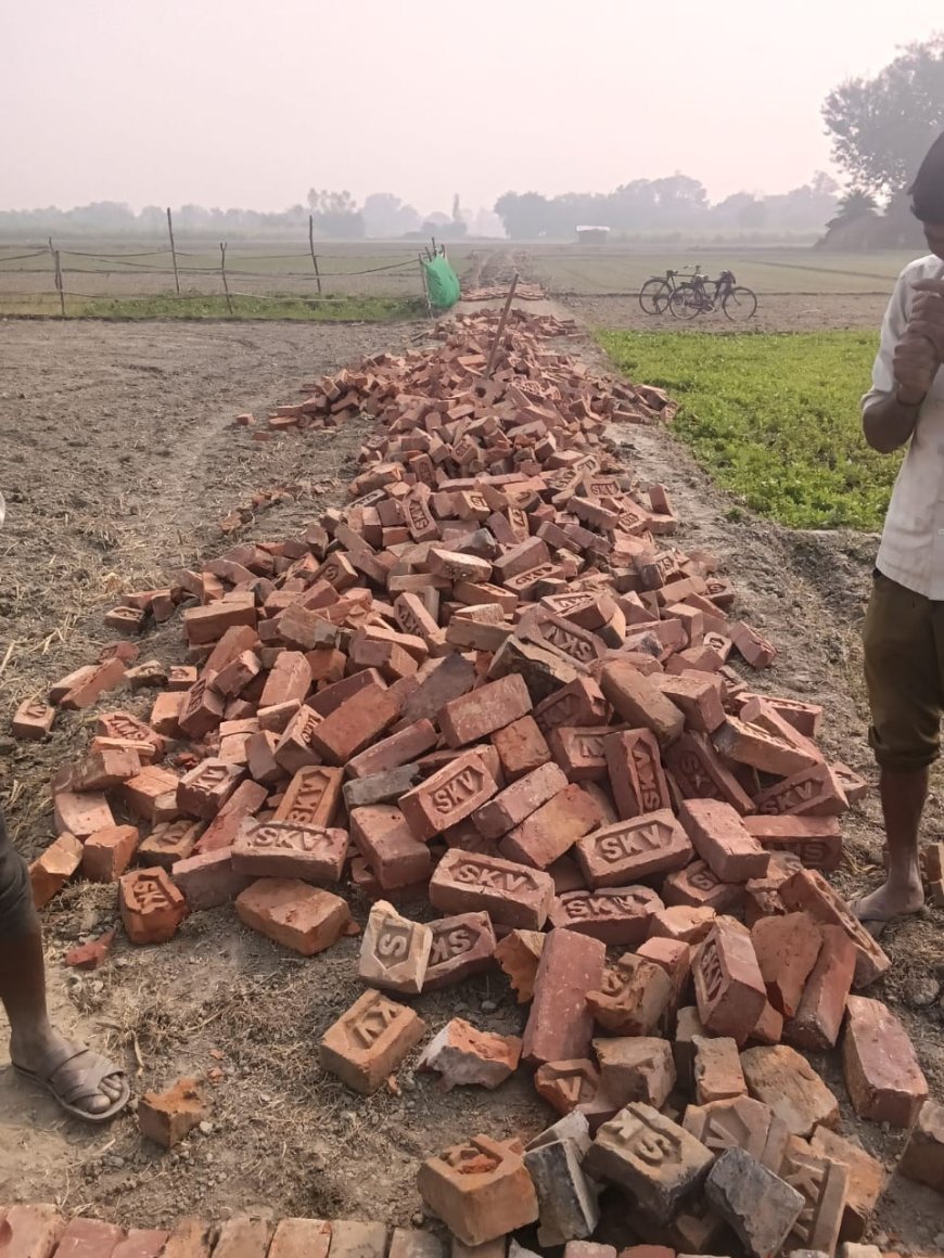 अम्बेडकर नगर: ग्रामीणों ने घटिया खड़ंजा निर्माण पर लगाया रोक भ्रष्टाचार के खिलाफ निष्पक्ष जांच की दरकार