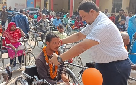 अम्बेडकरनगर: अंतरराष्ट्रीय दिव्यांगजन दिवस पर अंबेडकरनगर में सहायक उपकरण वितरण, 138 दिव्यांगजन लाभान्वित