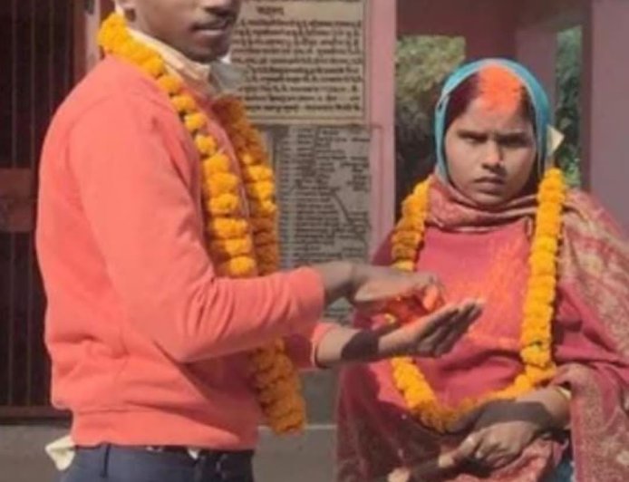 अम्बेडकर नगर: इस प्यार को क्या नाम दूं...पति के सामने ही मंदिर में रचाई शादी