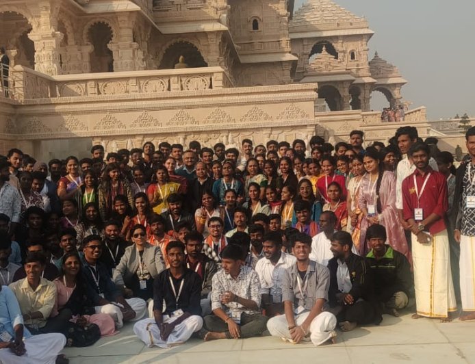 रामलला का दर्शन-पूजन कर गदगद हुए अतिथि