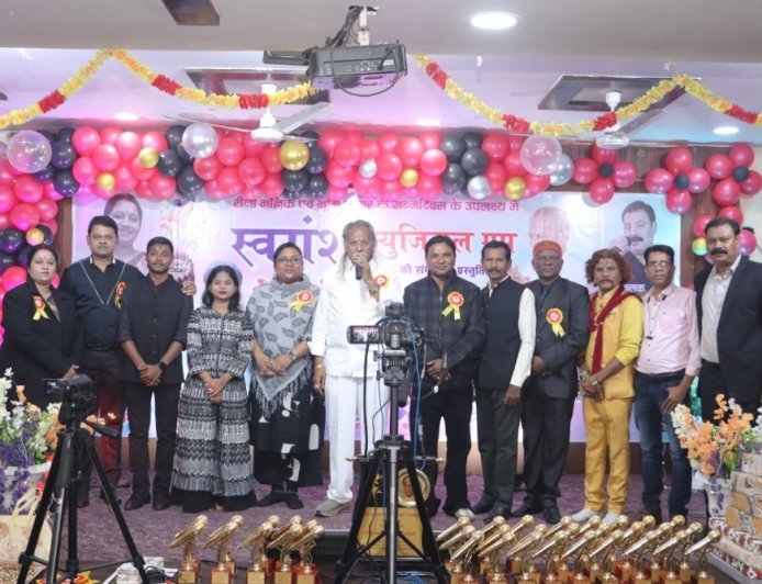 बरखा व ब्रोका के गीतों ने बिखेरी रंगीनियां