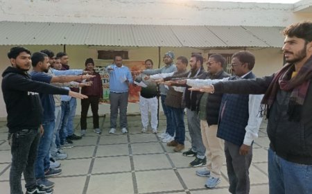 अम्बेडकर नगर: राष्ट्रीय युवा दिवस पर नगर पालिका का स्वच्छता संदेश, शिव बाबा बाजार में चला पॉलिथीन जागरूकता अभियान