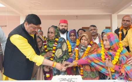 अयोध्या में सांसद डिंपल यादव का जन्मदिन धूमधाम से मनाया गया, पूर्व मंत्री तेज नारायण पांडे पवन ने किया कंबल वितरण