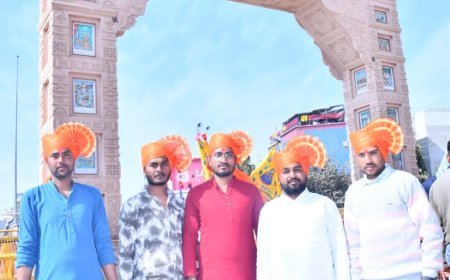 अयोध्या: खाटूश्याम बाबा के दर्शन के बाद श्रद्धालुओं का जत्था मेहंदीपुर बालाजी के लिए रवाना