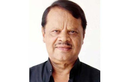 ट्रंप का अश्वमेध यज्ञ, कुर्सी का जलवा और पतझड़ का प्यार