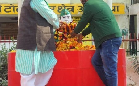 अयोध्या : नेताजी सुभाष चंद्र बोस की जयंती पर भारतीय किसान यूनियन ने माल्यार्पण कर श्रद्धांजलि अर्पित की