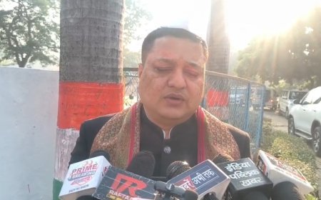 अयोध्या: समानता, स्वतंत्रता, न्याय और बंधुत्व का संदेश देता है हमारा संविधान : डीएम