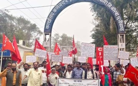 एनटीपीसी कोरबा ठेका श्रमिकों का प्रदर्शन, सीटू की कलेक्ट्रेट तक पदयात्रा