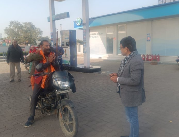 बाराबंकी: बिना हेलमेट दोपहिया चालकों पर सख्ती, पीटीओ ने 8 वाहनों का किया चालान