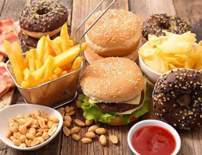 मोमोज-चाऊमीन बन रहे साइलेंट किलर! घर के पास फास्ट फूड स्टॉल से बढ़ रहा डायबिटीज और मोटापे का खतरा