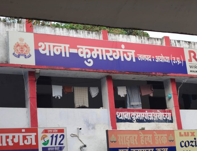 अयोध्या: डीजे संचालकों के दो जनरेटर चोरी, बेखौफ चोरों ने सड़क के किनारे खड़े डीजे पिकअप वाहन को बनाया निशाना