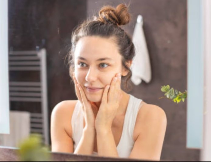 चेहरे को चमकदार बनाने में दूध का उपयोग हो सकता है लाभदायक